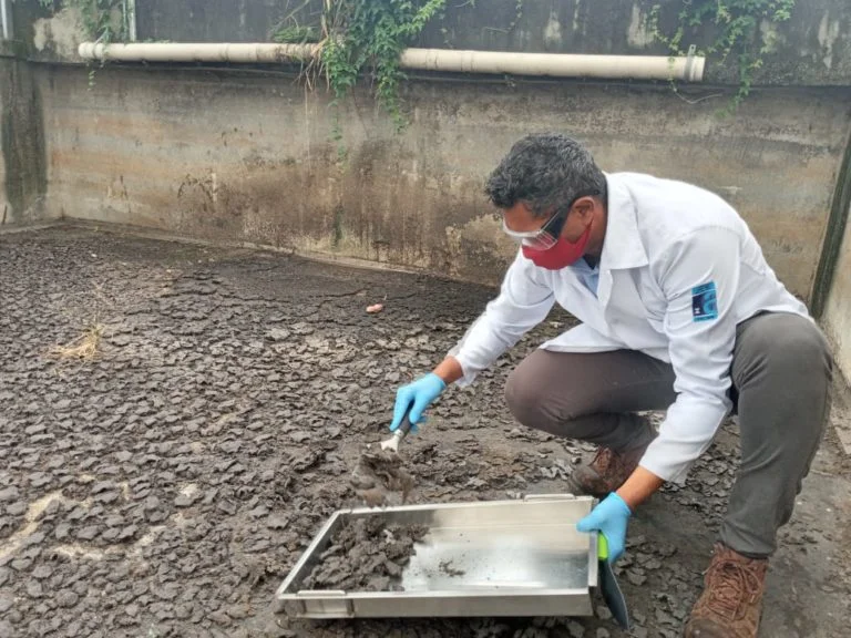 Amostragem em estufa de secagem de lodo